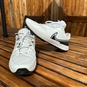 Nike Infinity Pro 2 Spikeless Golf Shoes